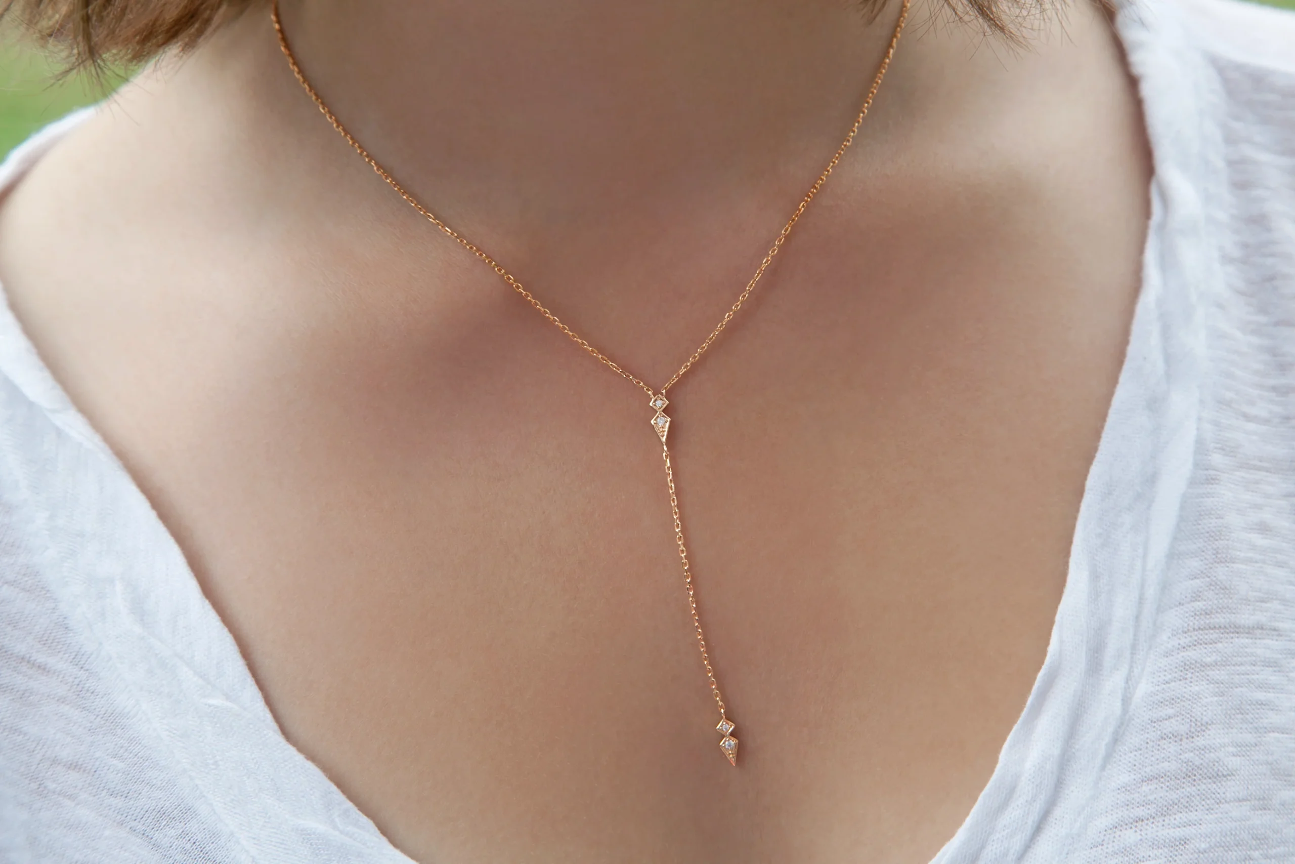 Collier décolleté serti de zircons plaqué or